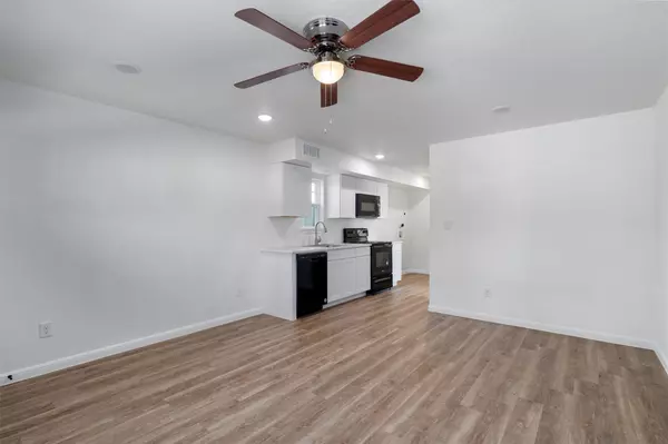 Taylor, TX 76574,2002 2nd ST #400