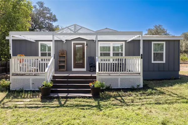 Lockhart, TX 78644,106 E Olive ST