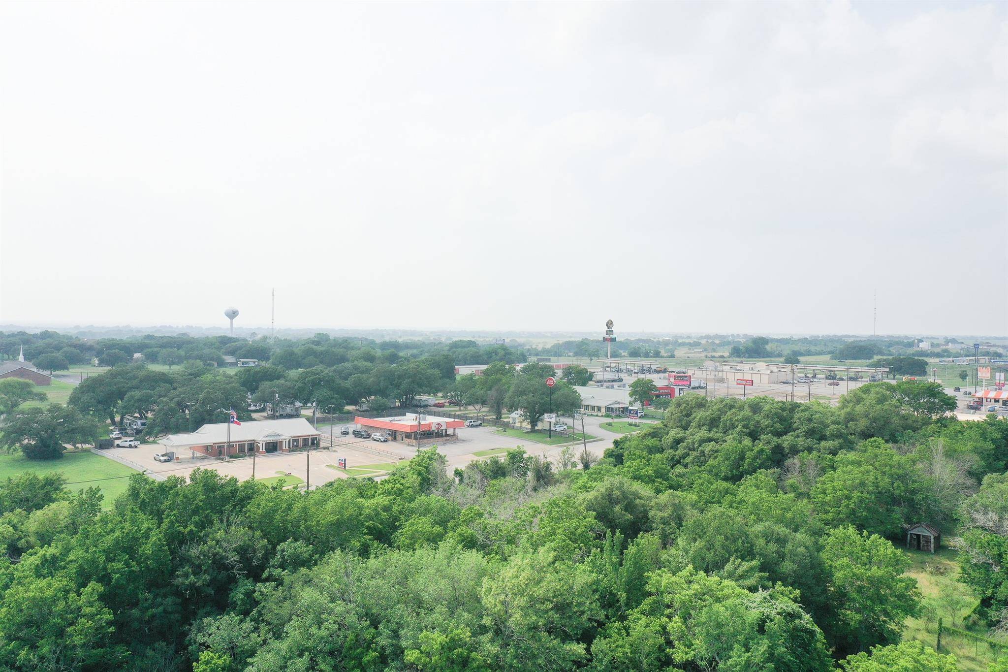 72 N Kessler Ave, Schulenburg, TX 78956