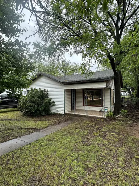 705 E Highway 82, Nocona, TX 76255