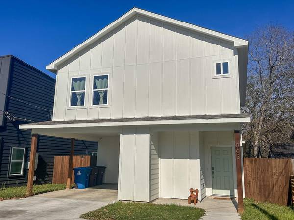 803 4th ST, Lockhart, TX 78644
