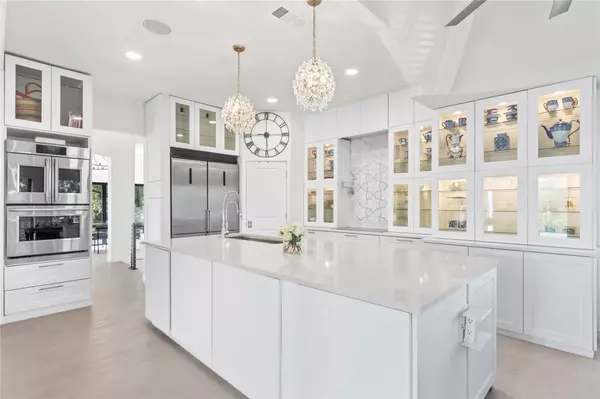 17 The Hills DR, Austin, TX 78738