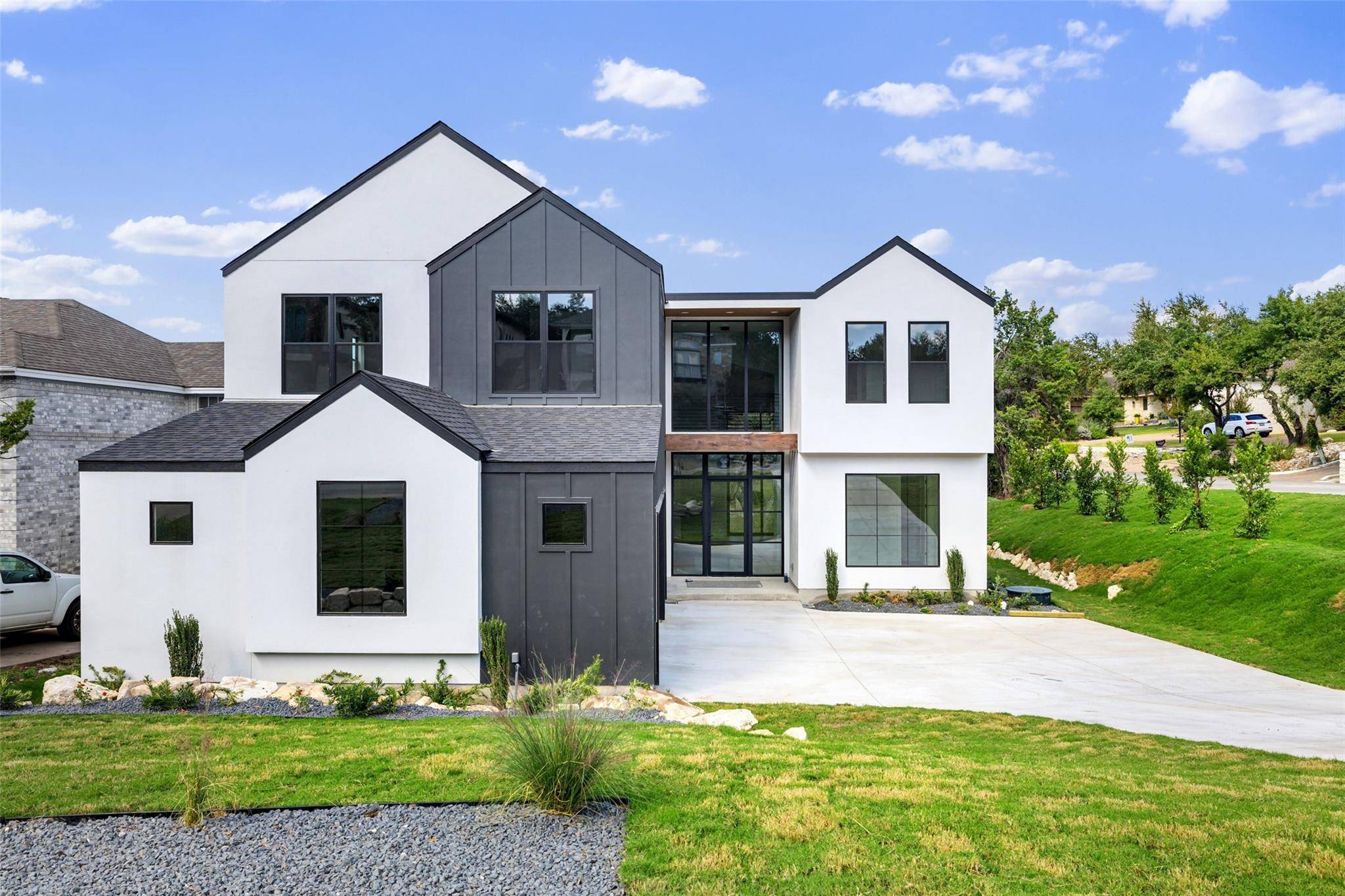419 Hazeltine DR, Lakeway, TX 78734