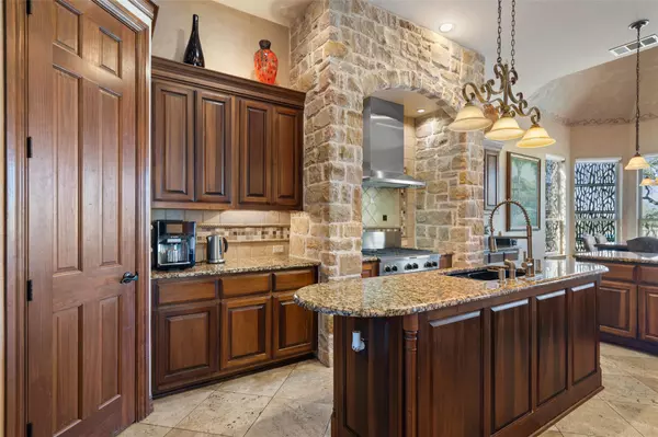 Austin, TX 78738,4008 Sugarloaf DR