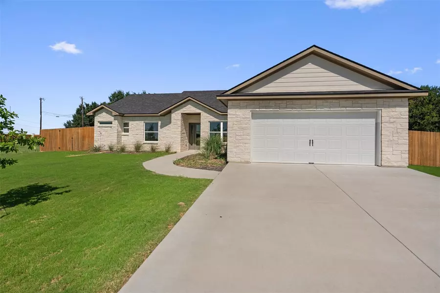 804 Gauge RD, Thorndale, TX 76577