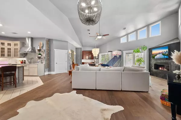 Austin, TX 78733,2001 Mestena TRL