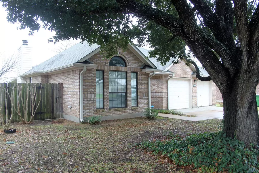 903 San Jacinto ST, Lockhart, TX 78644