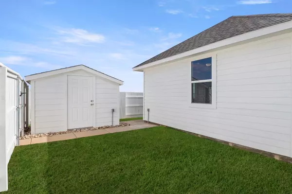 Elgin, TX 78621,141 Summer DR