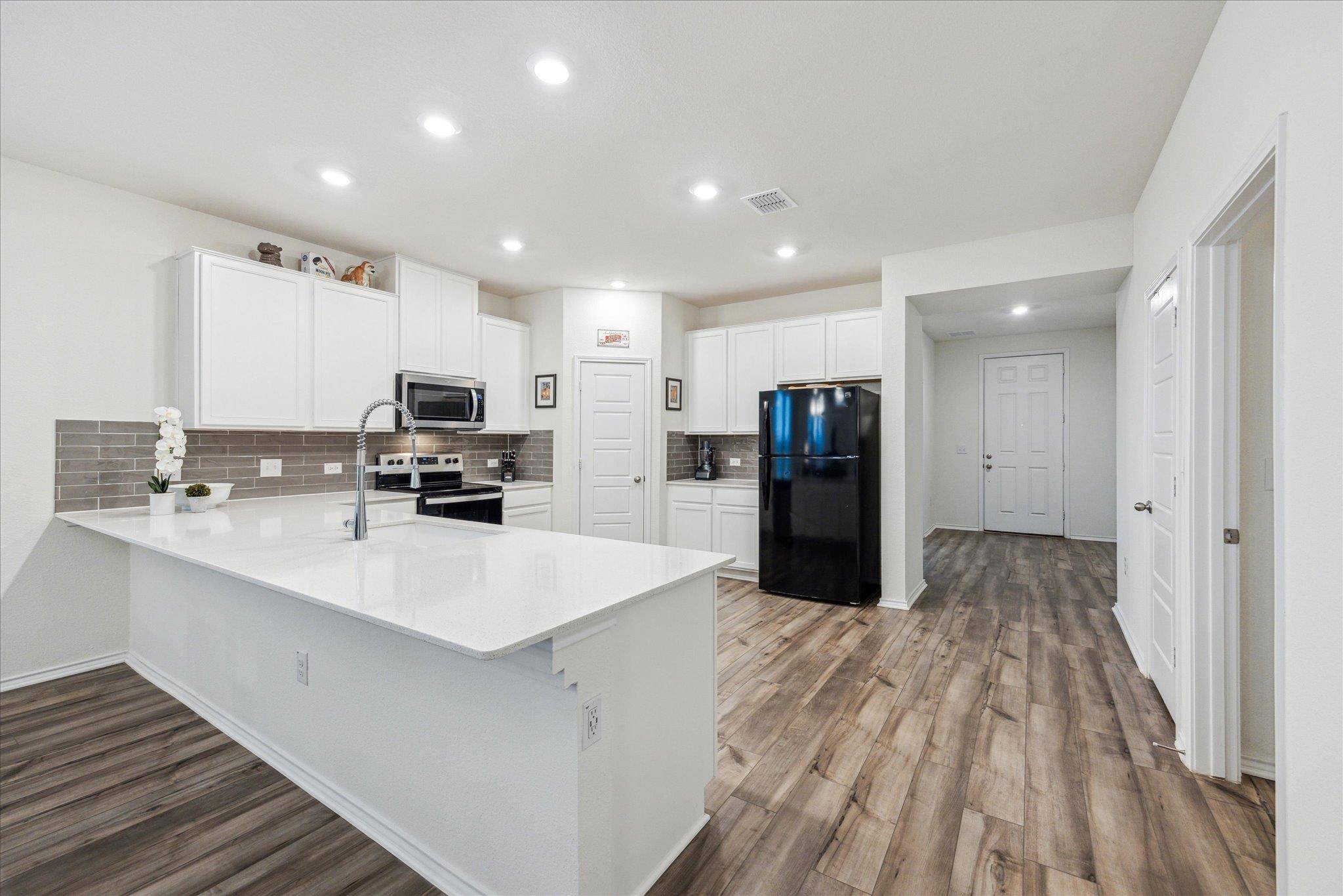 Austin, TX 78744,7008 Daniel Ranch DR