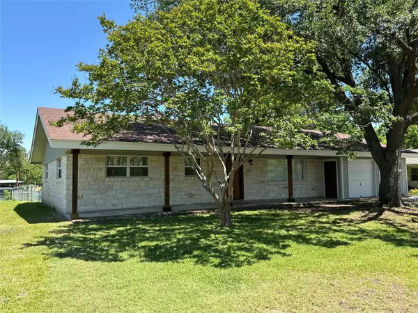 304 E Pheasant RD, Highland Haven, TX 78654