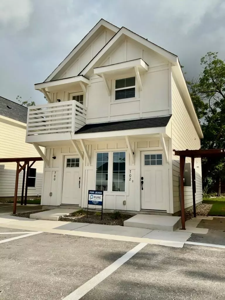 Taylor, TX 76574,2002 W 2nd ST #702