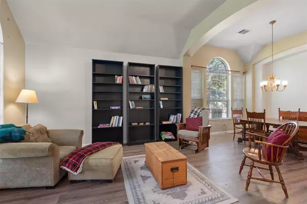 Round Rock, TX 78681,527 Oak Park DR