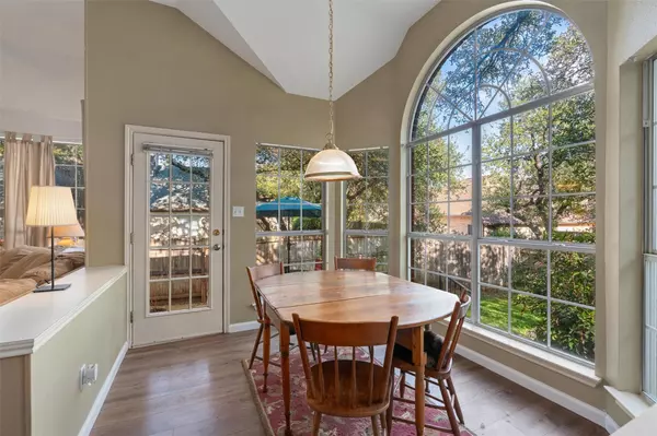 Round Rock, TX 78681,527 Oak Park DR