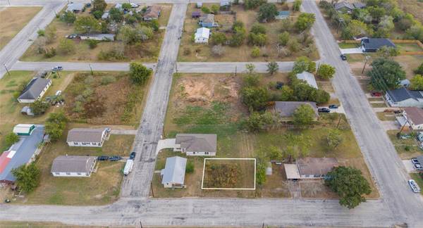 366 N Dallas ST, Giddings, TX 78942