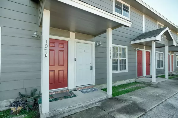 Bertram, TX 78605,107 Castleberry CT #B