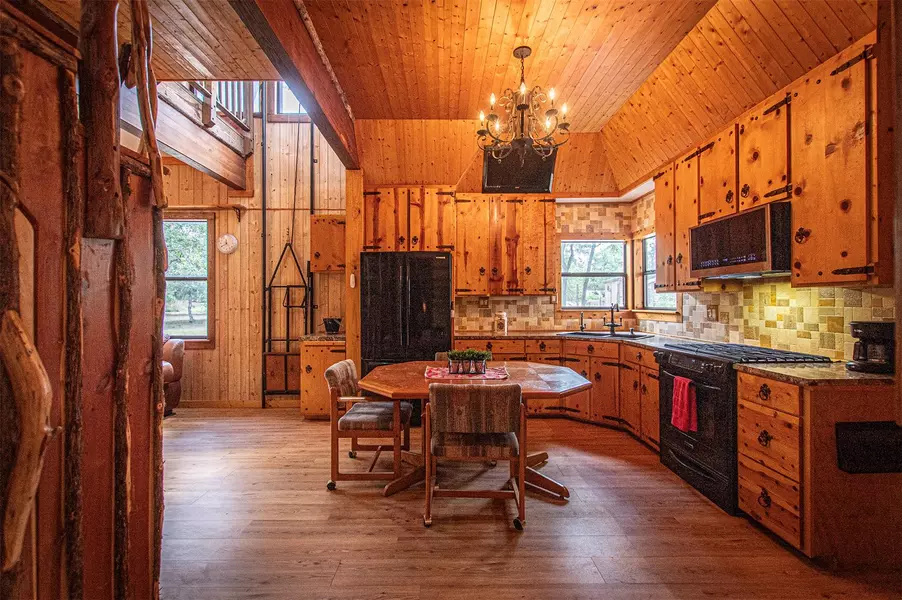 914 Sand Hills RD, Red Rock, TX 78662