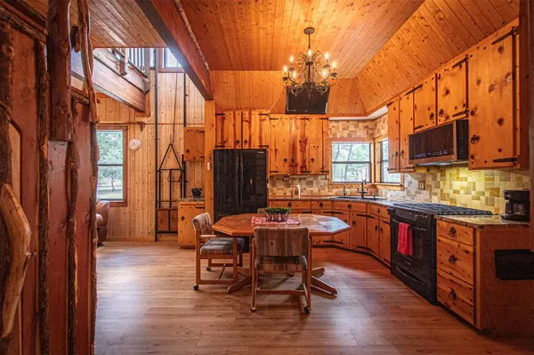 914 Sand Hills RD, Red Rock, TX 78662