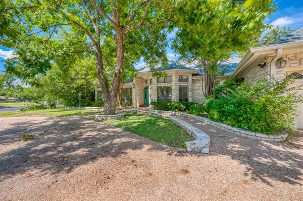 331 Olympia Fields ST, Meadowlakes, TX 78654
