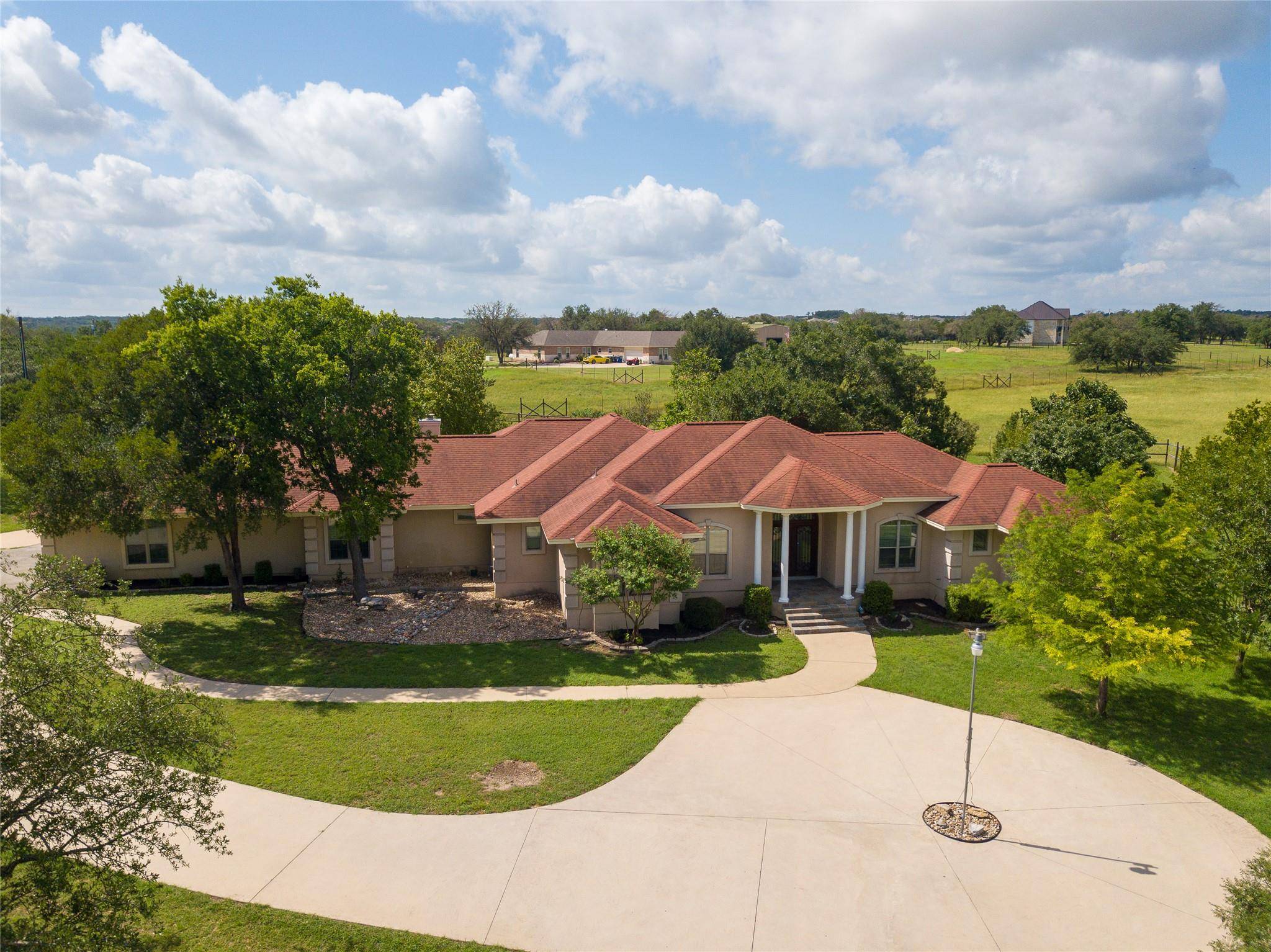 Liberty Hill, TX 78642,100 Thoroughbred TRCE