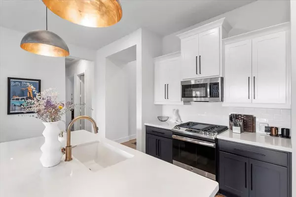 Austin, TX 78744,7905 Catbird LN