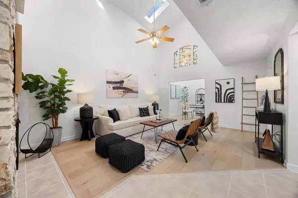 8518 Fathom CIR #107, Austin, TX 78750