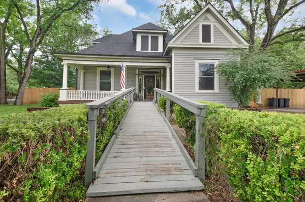 Lampasas, TX 76550,508 S Walnut ST