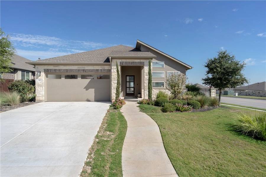 100 W Highfield ST, Hutto, TX 78634