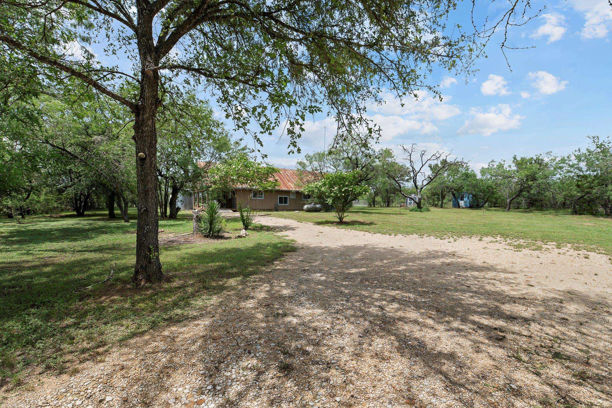 130 Anderson LN, Red Rock, TX 78662
