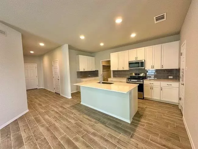 140 Keltic DR, Kyle, TX 78640