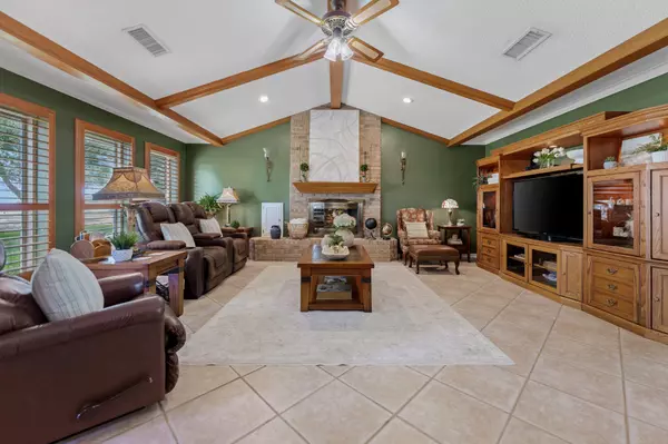 Paige, TX 78659,275 Saegert RD