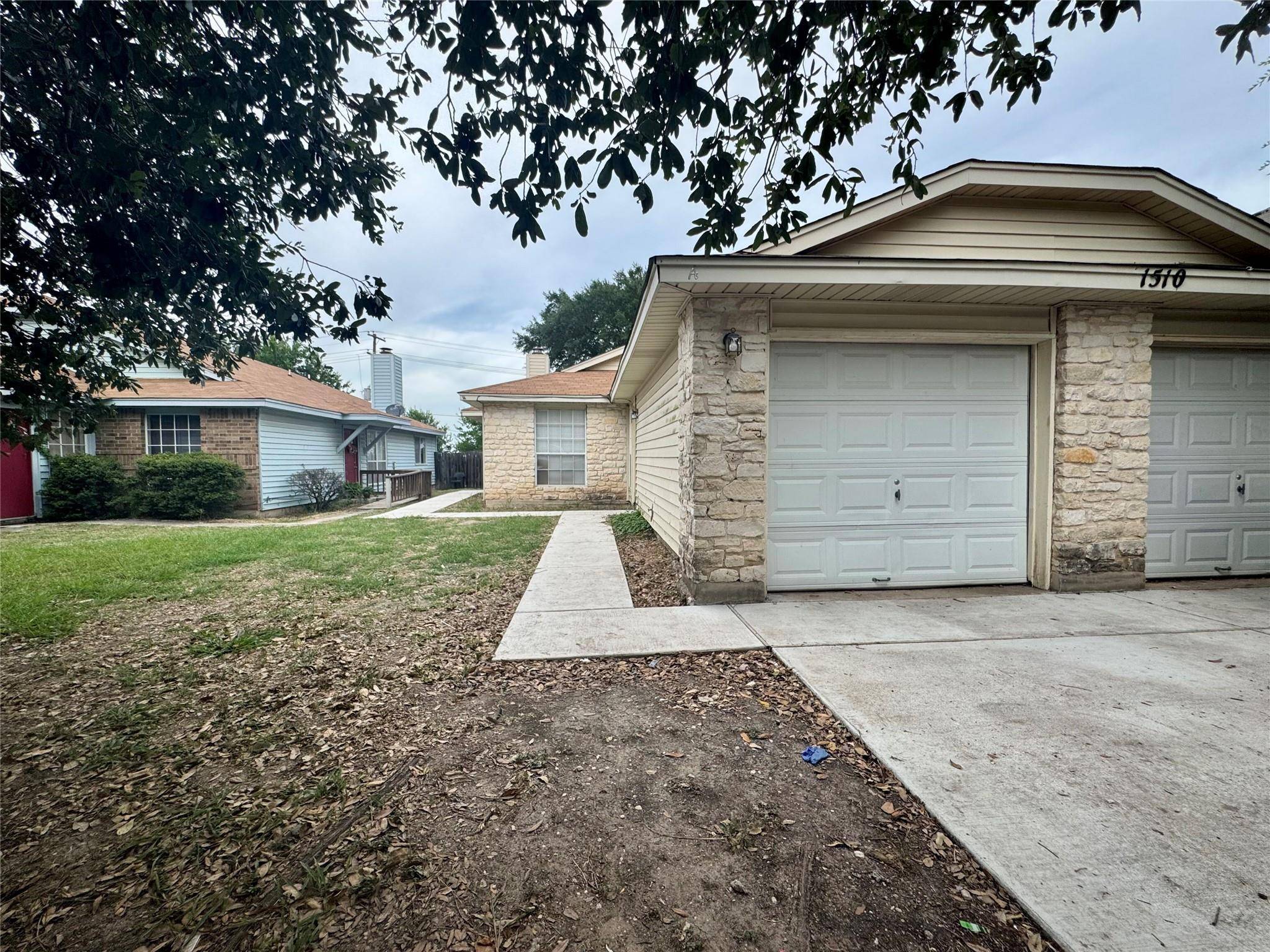 1510 S Medina ST #A, Lockhart, TX 78644