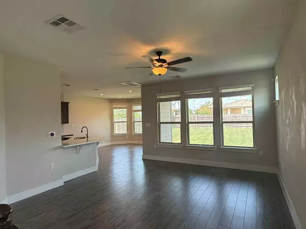 Austin, TX 78744,8020 Annalise DR