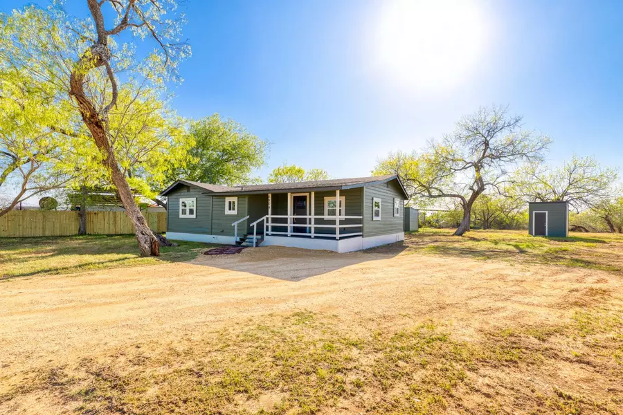 4904 Fm 2984, Luling, TX 78648