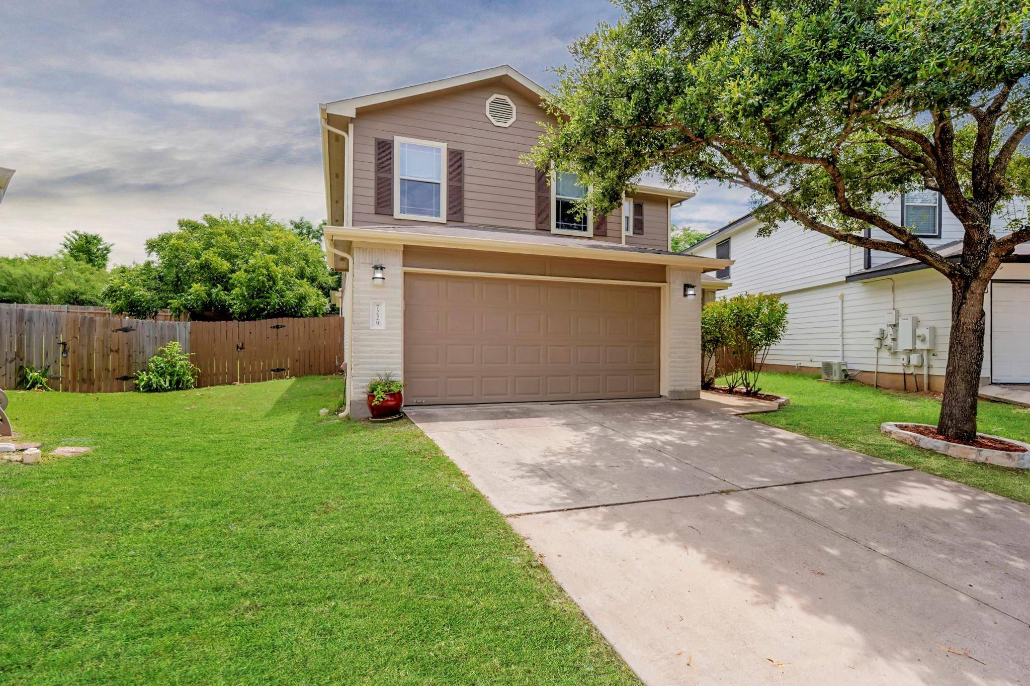 Austin, TX 78741,7229 Cayenne LN