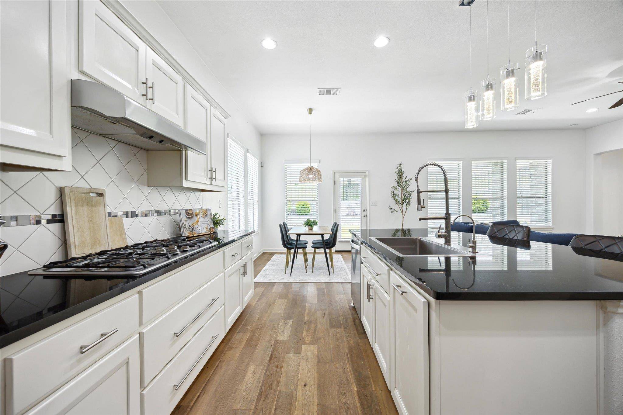 2216 Lookout Knoll DR, Leander, TX 78641