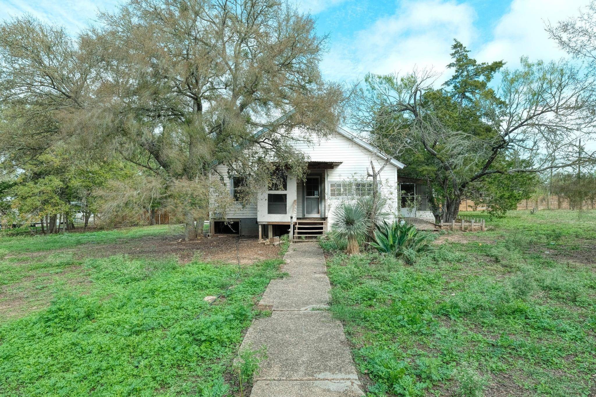 116 Hart LN, Cedar Creek, TX 78612