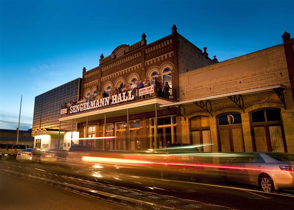 Schulenburg, TX 78956,531 N Main ST