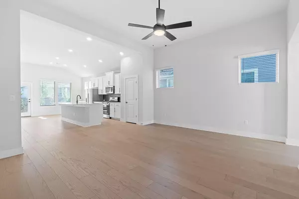 Austin, TX 78744,8504 Mckamy DR