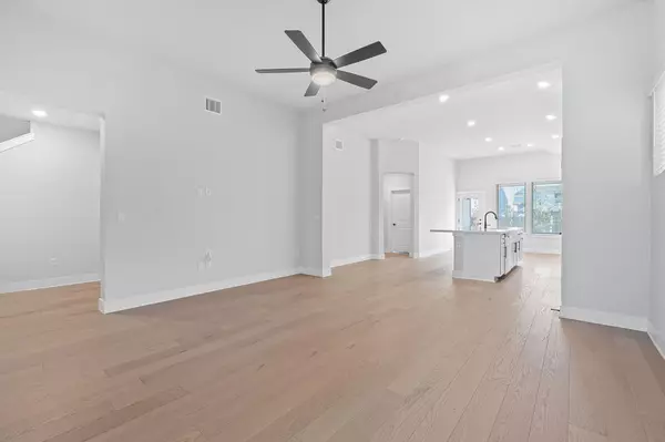 Austin, TX 78744,8504 Mckamy DR