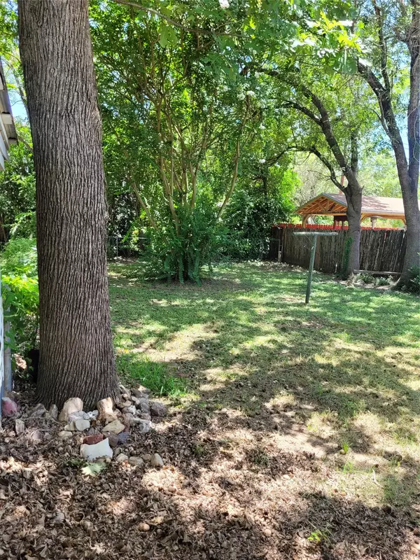 Smithville, TX 78957,202 Marburger ST