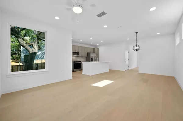 Austin, TX 78745,5107 Menchaca RD #9