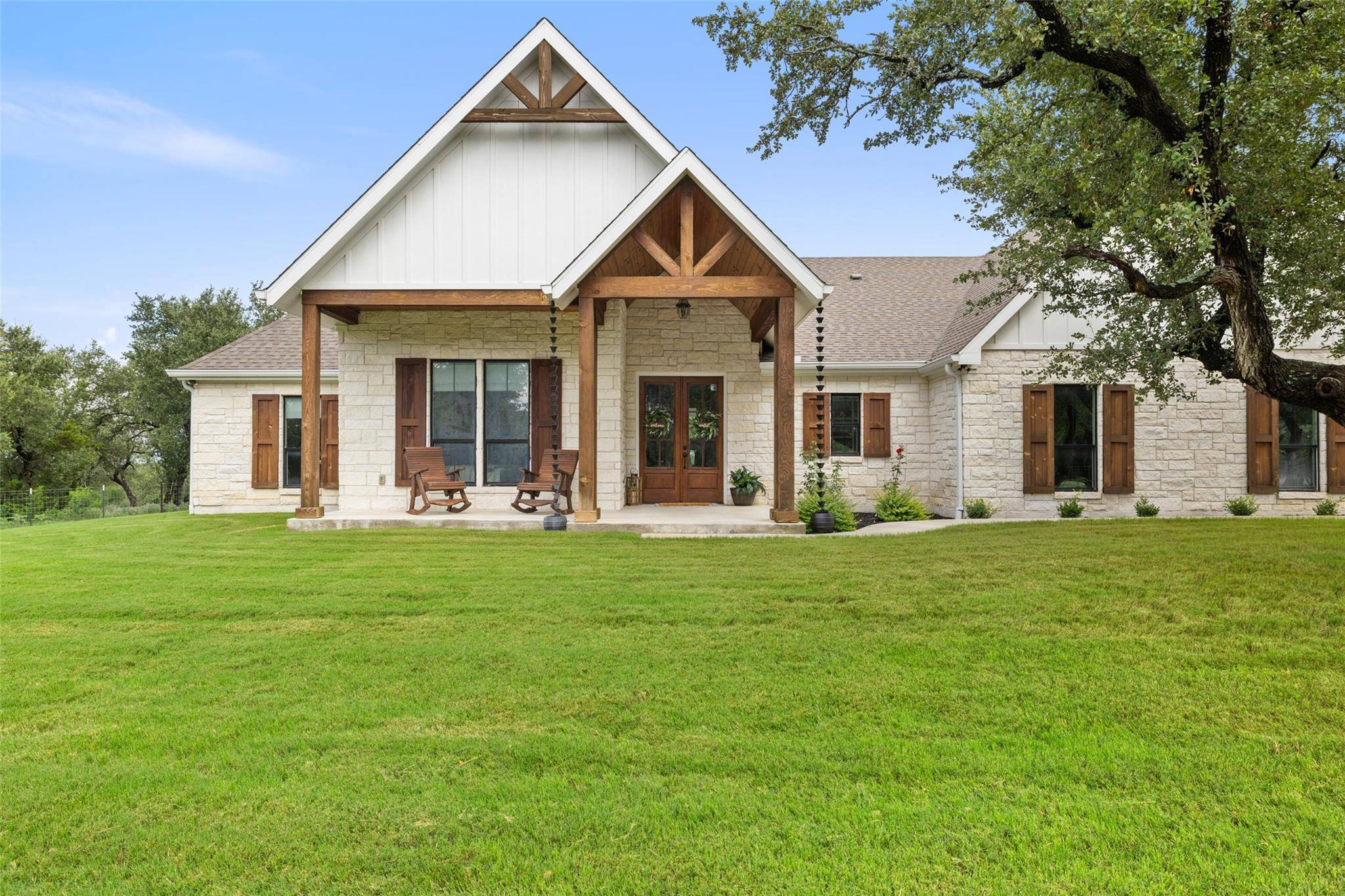 210 Levon LN, Burnet, TX 78611