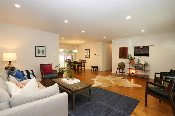 910 Emerald Wood DR, Austin, TX 78745