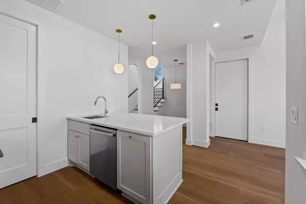 Austin, TX 78745,4525 S 3rd ST