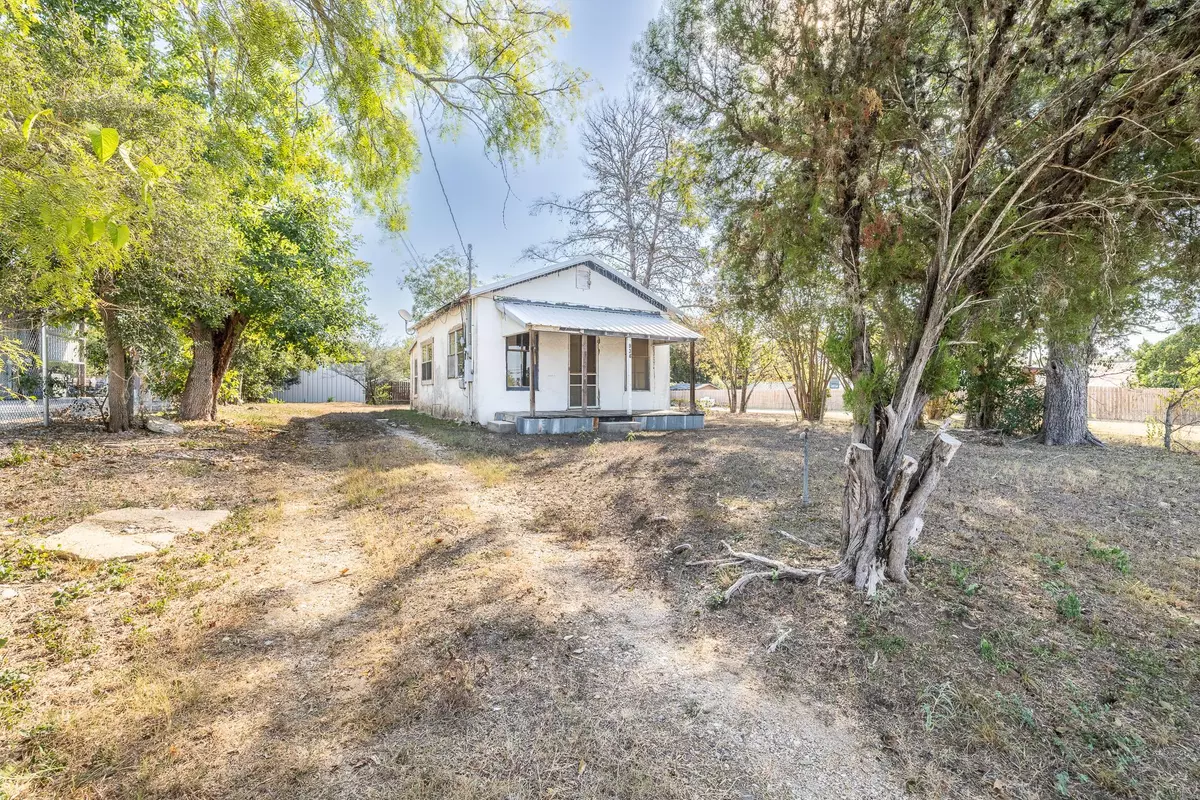 Gonzales, TX 78629,936 Water ST