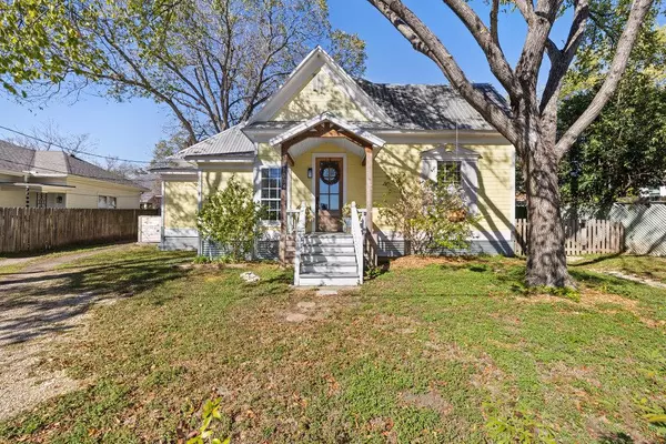 1004 W 5th ST, Taylor, TX 76574