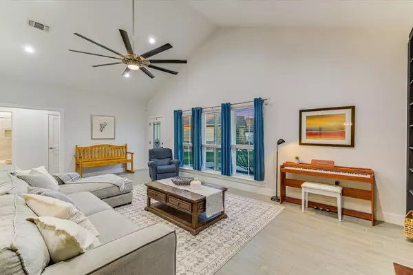 Smithville, TX 78957,109 Les LN