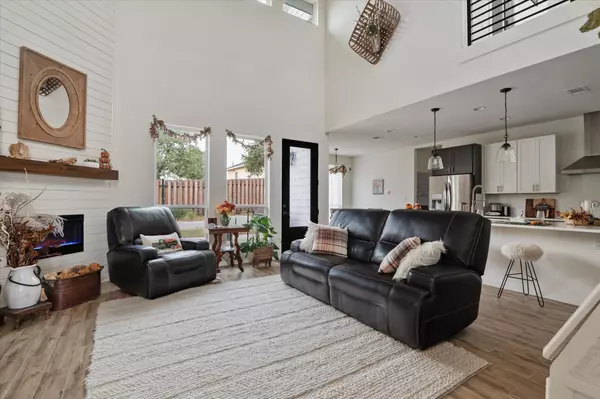 Granite Shoals, TX 78654,136 W Castlebriar DR