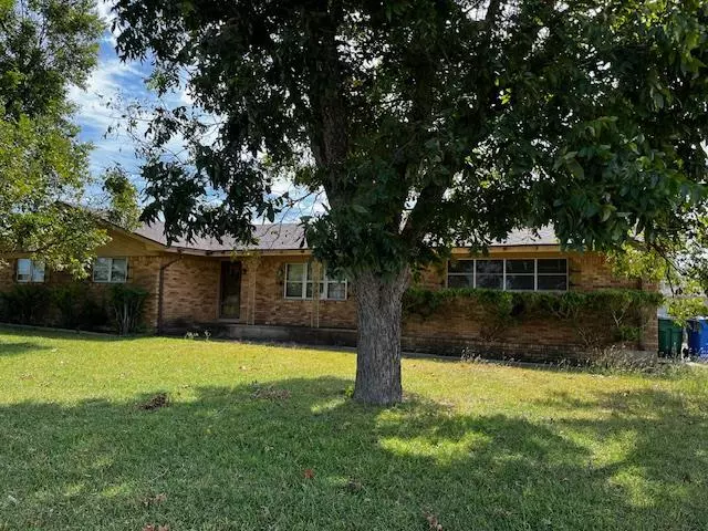 Taylor, TX 76574,1204 E Lake DR