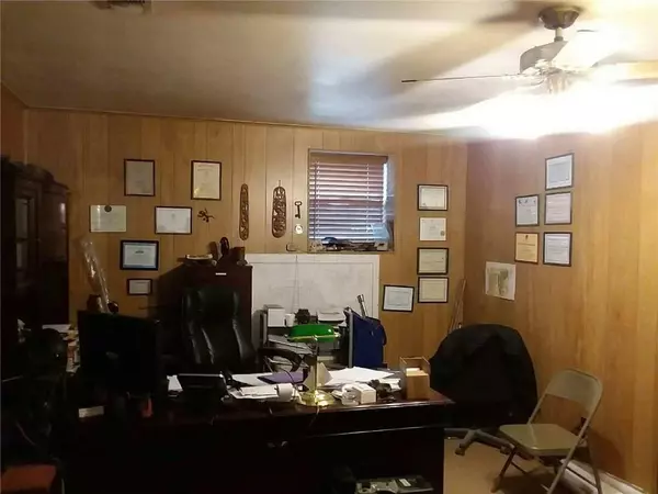 Lampasas, TX 76550,1819 S Chestnut ST